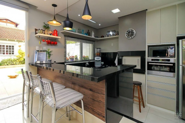 Imagem Casa com 3 Quartos à Venda, 290 m² em Guarujá - Porto Alegre Imagem Casa com 3 Quartos à Venda, 290 m² em Guarujá - Porto Alegre