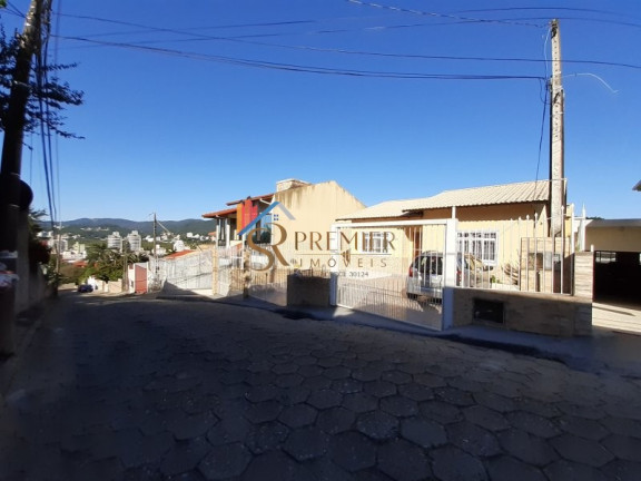 Imagem Casa com 3 Quartos à Venda, 256 m² em Trindade - Florianópolis