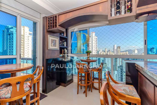 Imagem Apartamento com 3 Quartos à Venda, 252 m² em Centro - Balneário Camboriú Imagem Apartamento com 3 Quartos à Venda, 252 m² em Centro - Balneário Camboriú