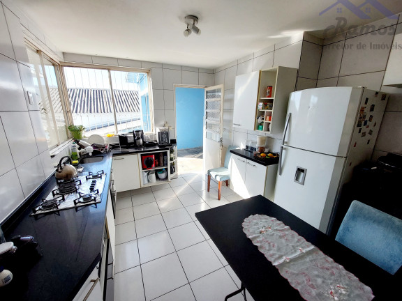 Imagem Imóvel com 4 Quartos à Venda,  em Vila Nova - Porto Alegre