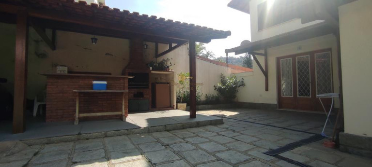 Imagem Casa com 3 Quartos à Venda, 270 m² em Bom Retiro - Teresópolis Imagem Casa com 3 Quartos à Venda, 270 m² em Bom Retiro - Teresópolis