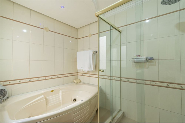 Imagem Casa com 4 Quartos à Venda,  em Moinhos De Vento - Canoas