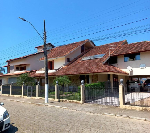 Imagem Casa com 5 Quartos à Venda, 436 m² em Centro - Palhoça