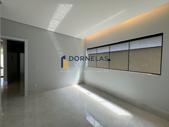 Imagem Casa com 3 Quartos à Venda, 400 m² em Guará I - Brasília Imagem Casa com 3 Quartos à Venda, 400 m² em Guará I - Brasília