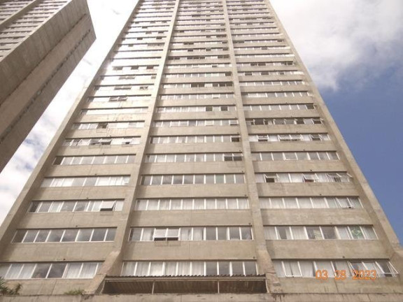 Imóvel com 2 Quartos à Venda,  em Centro - Curitiba