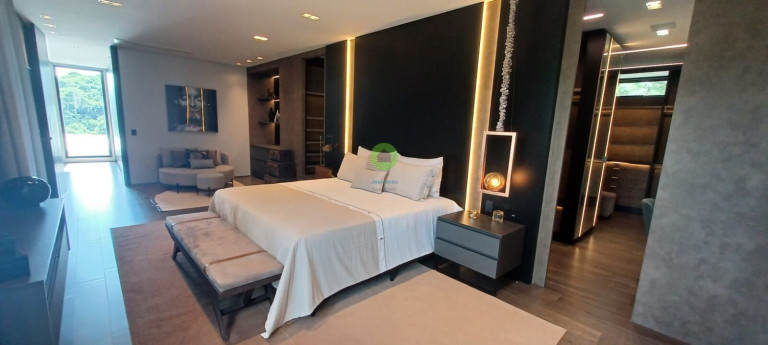 Imagem Casa com 5 Quartos à Venda, 1.070 m² em Alphaville - Barueri Imagem Casa com 5 Quartos à Venda, 1.070 m² em Alphaville - Barueri