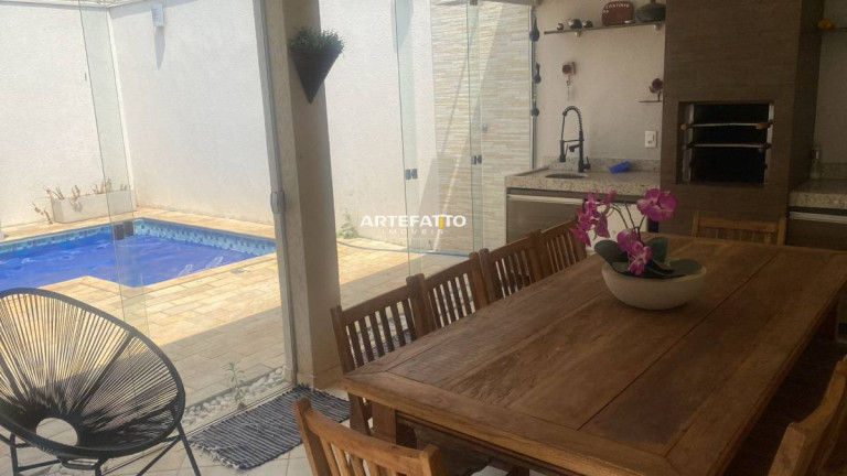 Imagem Casa com 3 Quartos à Venda, 180 m²