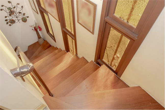 Imagem Casa com 4 Quartos à Venda, 174 m² em Moinhos De Vento - Porto Alegre Imagem Casa com 4 Quartos à Venda, 174 m² em Moinhos De Vento - Porto Alegre