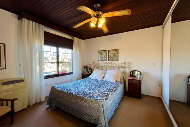 Imagem Casa com 3 Quartos à Venda, 300 m² em Jardim Carvalho - Porto Alegre Imagem Casa com 3 Quartos à Venda, 300 m² em Jardim Carvalho - Porto Alegre