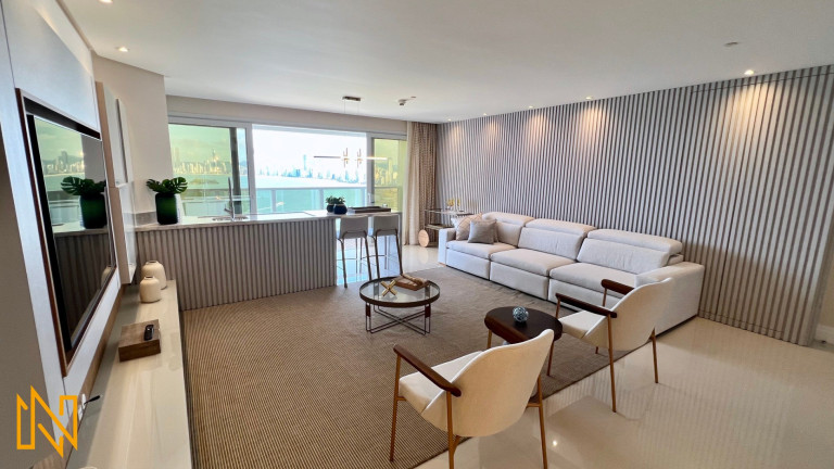 Imagem Apartamento com 3 Quartos à Venda, 182 m² em Pioneiros - Balneário Camboriú Imagem Apartamento com 3 Quartos à Venda, 182 m² em Pioneiros - Balneário Camboriú