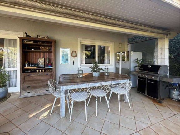 Sobrado com 4 Quartos à Venda, 496 m² em Vila Santo Antônio - Cotia