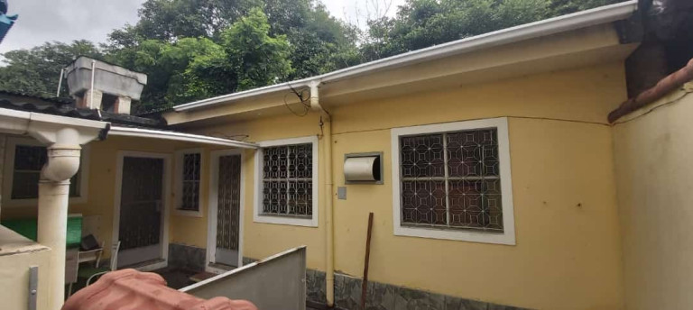 Imagem Sobrado com 5 Quartos à Venda, em Campo Grande - Rio De Janeiro Imagem Sobrado com 5 Quartos à Venda, em Campo Grande - Rio De Janeiro