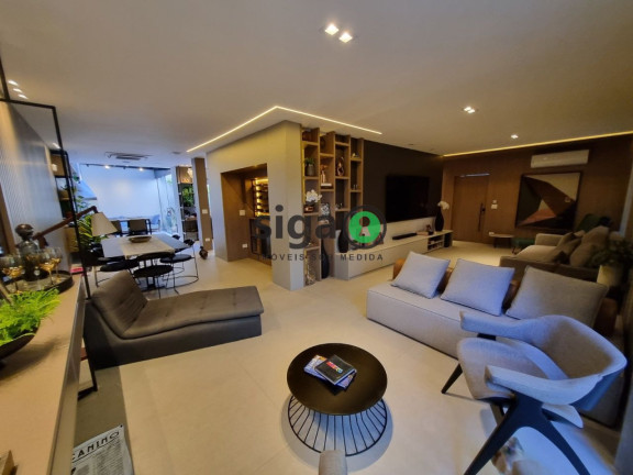 Casa com 4 Quartos à Venda, 247 m² em Granja Julieta - São Paulo