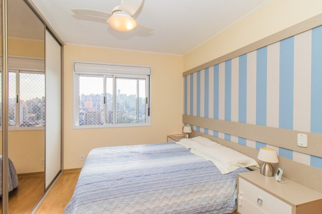 Imagem Imóvel com 3 Quartos à Venda,  em Petrópolis - Porto Alegre