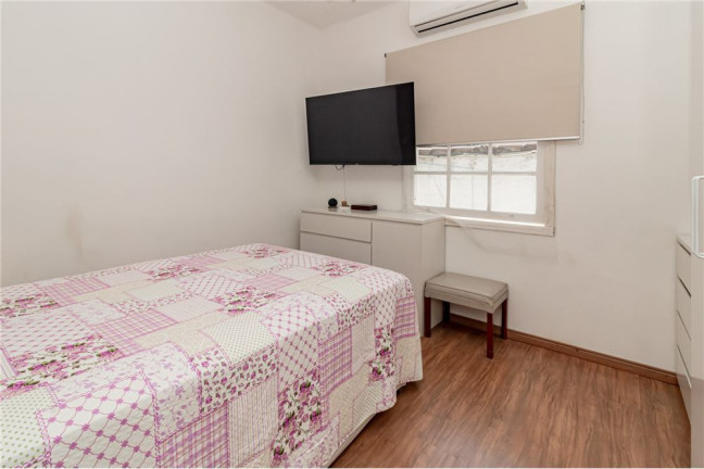 Imagem Casa com 3 Quartos à Venda, em Petrópolis - Porto Alegre Imagem Casa com 3 Quartos à Venda, em Petrópolis - Porto Alegre