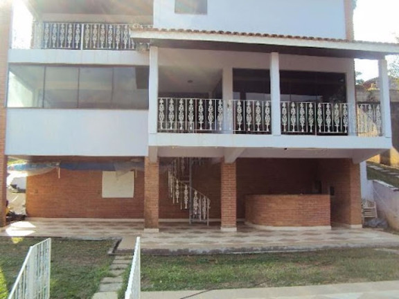 Casa com 3 Quartos para Alugar, 600 m² em Recreio Maristela - Atibaia