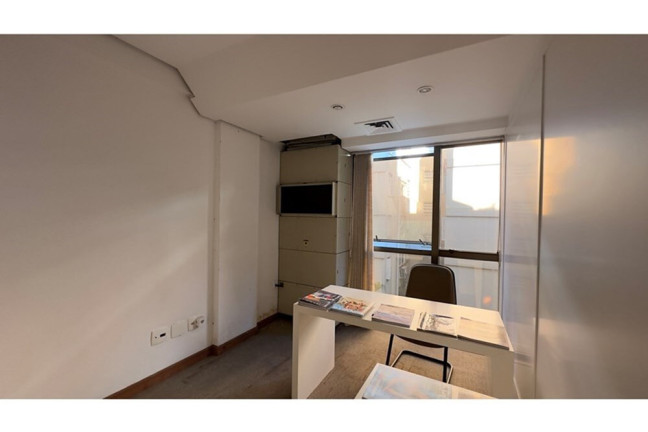 Sala Comercial à Venda, 45 m² em Petrópolis - Porto Alegre
