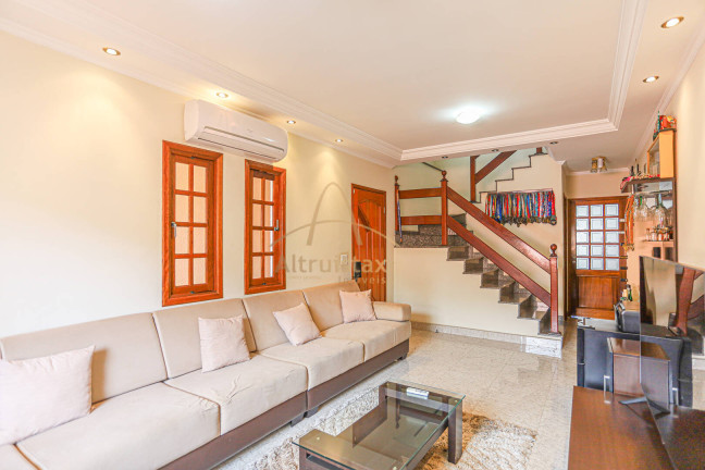 Imagem Casa com 3 Quartos à Venda, 243 m² em Umuarama - Osasco