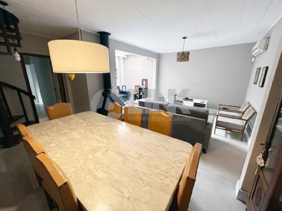 Imagem Casa com 3 Quartos à Venda, 174 m² em Vila Jardim - Porto Alegre Imagem Casa com 3 Quartos à Venda, 174 m² em Vila Jardim - Porto Alegre