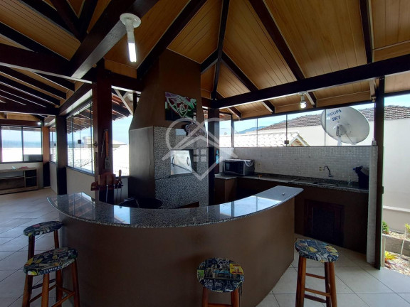 Imagem Casa com 3 Quartos à Venda, 375 m²