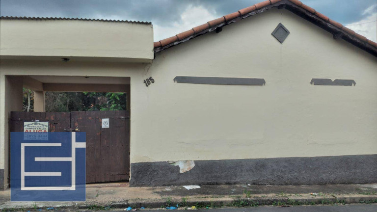 Casa com 3 Quartos para Alugar,  em Centro - Socorro