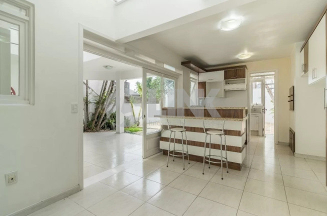 Imagem Casa com 4 Quartos à Venda, 250 m² em Menino Deus - Porto Alegre Imagem Casa com 4 Quartos à Venda, 250 m² em Menino Deus - Porto Alegre