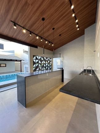 Casa com 4 Quartos à Venda, 290 m² em Setor Garavelo - Goiânia