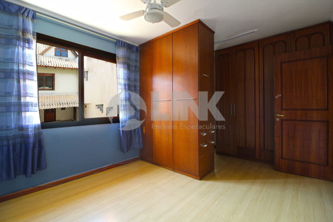 Imagem Imóvel com 3 Quartos à Venda, 179 m² em Cristal - Porto Alegre Imagem Imóvel com 3 Quartos à Venda, 179 m² em Cristal - Porto Alegre