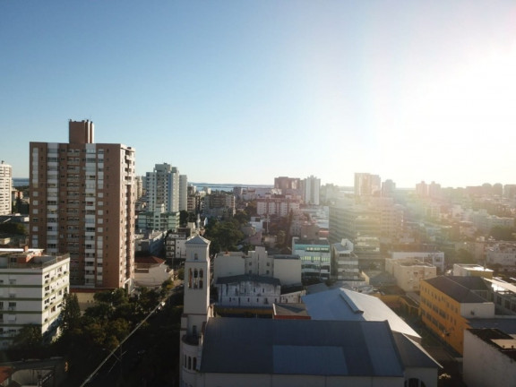 Imagem Imóvel com 3 Quartos à Venda, 71 m² em Menino Deus - Porto Alegre Imagem Imóvel com 3 Quartos à Venda, 71 m² em Menino Deus - Porto Alegre
