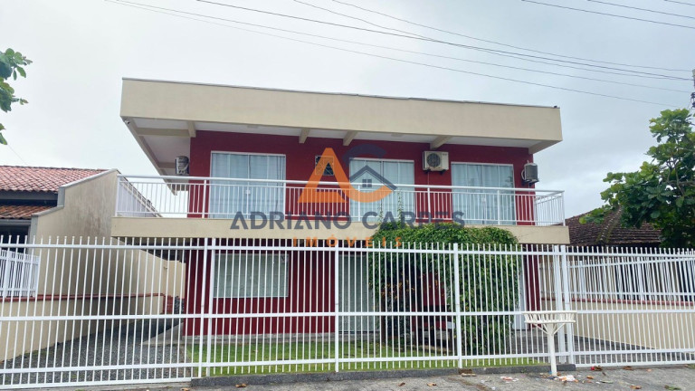 Sobrado com 5 Quartos para Alugar ou Temporada, 150 m² em Meia Praia - Navegantes
