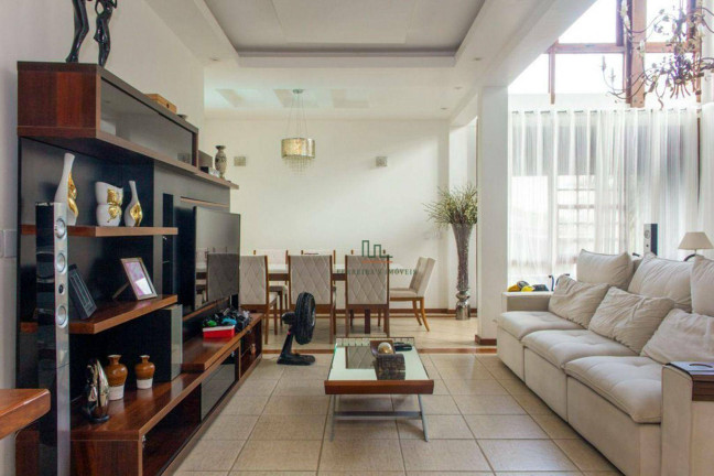 Casa com 4 Quartos à Venda, 560 m² em Camboinhas - Niterói