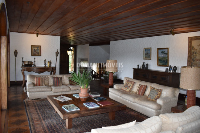 Imagem Casa com 6 Quartos à Venda, 2.111 m² em Região De Capivari - Campos Do Jordão