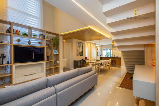 Imagem Sobrado com 3 Quartos à Venda, 208 m² em Uberaba - Curitiba Imagem Sobrado com 3 Quartos à Venda, 208 m² em Uberaba - Curitiba