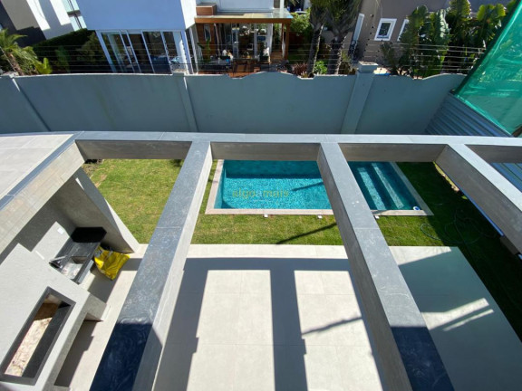 Casa com 4 Quartos à Venda, 242 m² em Condomínio Amare Home Resort - Xangri-lá