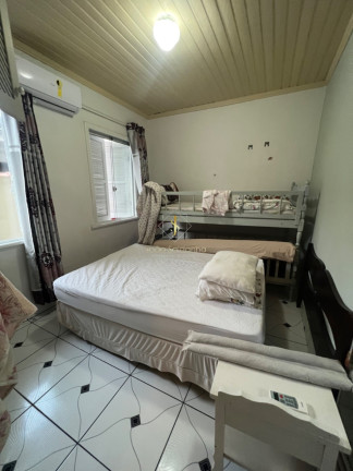 Imagem Casa com 5 Quartos à Venda, 180 m² em Centro - Guaratuba