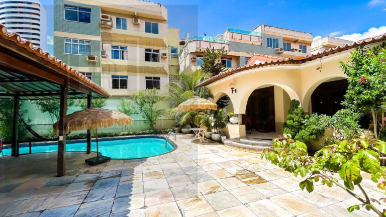 Imagem Casa com 7 Quartos à Venda, 370 m² Imagem Casa com 7 Quartos à Venda, 370 m²