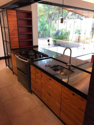Imagem Casa com 4 Quartos à Venda, 304 m² em Centro - Cascavel