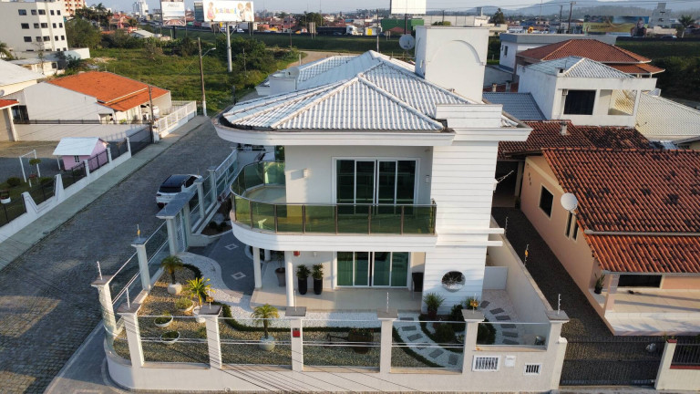 Imagem Casa com 3 Quartos à Venda, 280 m² em Centro - Barra Velha Imagem Casa com 3 Quartos à Venda, 280 m² em Centro - Barra Velha