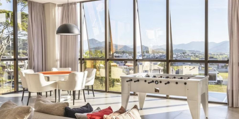 Imagem Casa com 4 Quartos à Venda, 231 m² em Santa Regina - Camboriú Imagem Casa com 4 Quartos à Venda, 231 m² em Santa Regina - Camboriú
