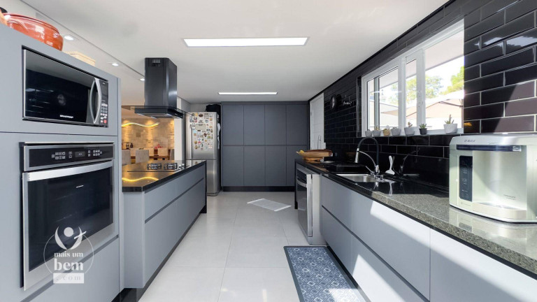 Imagem Casa com 3 Quartos à Venda, 244 m² em Seminário - Curitiba Imagem Casa com 3 Quartos à Venda, 244 m² em Seminário - Curitiba