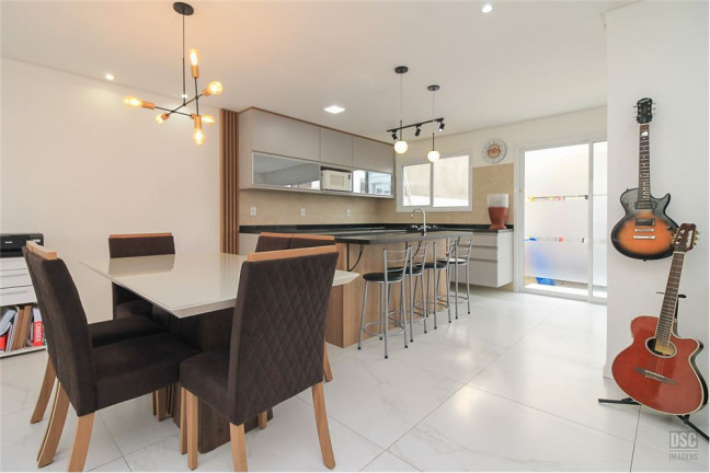 Imagem Casa com 3 Quartos à Venda, em Hípica - Porto Alegre Imagem Casa com 3 Quartos à Venda, em Hípica - Porto Alegre