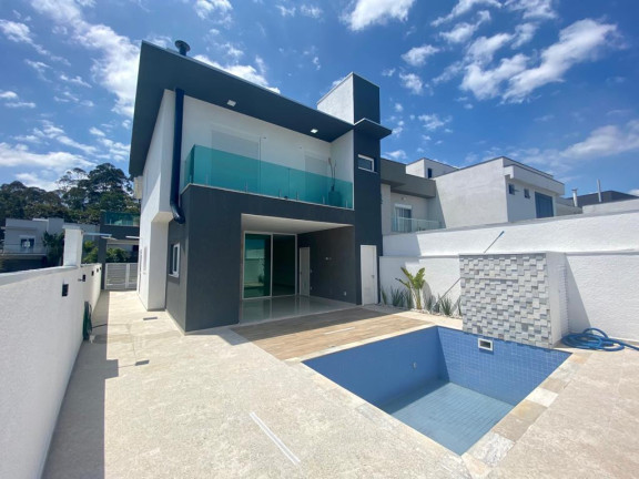 Imagem Imóvel com 3 Quartos à Venda, 250 m² Imagem Imóvel com 3 Quartos à Venda, 250 m²