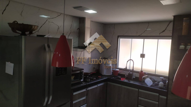 Imagem Casa com 4 Quartos à Venda, 250 m² em São Carlos