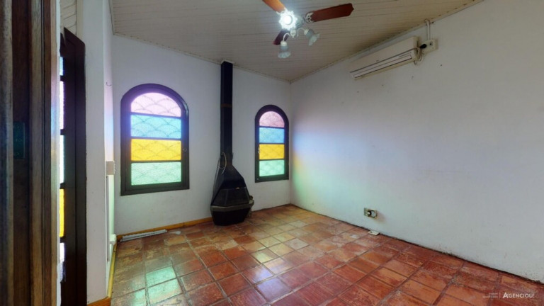 Imagem Imóvel com 4 Quartos à Venda, em Guarujá - Porto Alegre Imagem Imóvel com 4 Quartos à Venda, em Guarujá - Porto Alegre