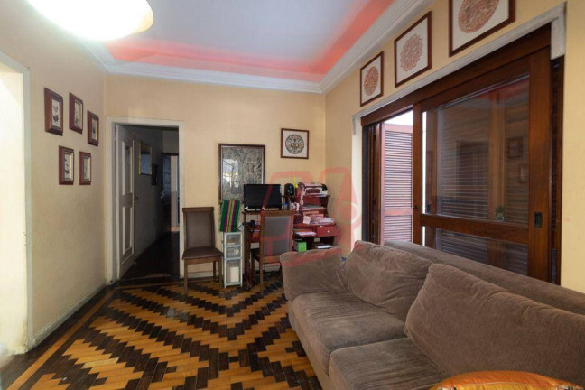 Imagem Casa com 3 Quartos à Venda, 272 m² em Santa Cecília - Porto Alegre Imagem Casa com 3 Quartos à Venda, 272 m² em Santa Cecília - Porto Alegre