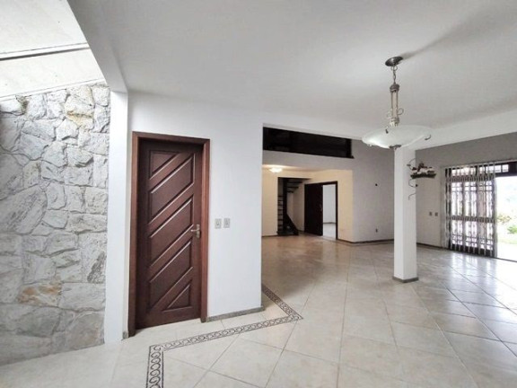 Imagem Casa com 3 Quartos à Venda, 280 m² em Tijuca - Teresópolis