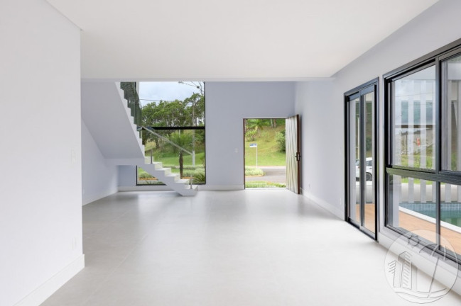 Imagem Casa com 4 Quartos à Venda, 317 m² em Santa Regina - Camboriú