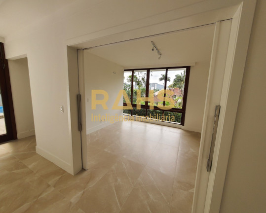 Imagem Casa com 3 Quartos à Venda, 300 m² em América - Joinville Imagem Casa com 3 Quartos à Venda, 300 m² em América - Joinville