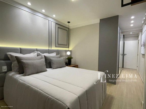 Apartamento com 4 Quartos à Venda, 181 m² em Meia Praia