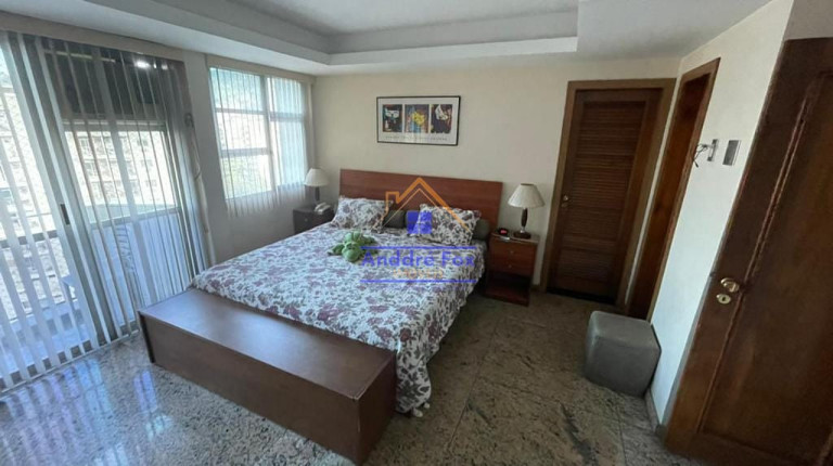 Imagem Imóvel com 4 Quartos à Venda, 352 m² em Maracanã - Rio De Janeiro Imagem Imóvel com 4 Quartos à Venda, 352 m² em Maracanã - Rio De Janeiro